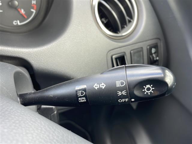 スイフト １．２ＸＧ　禁煙車／社外ナビ／ワンセグＴＶ／ＥＴＣ／スマートキー／純正フロアマット／盗難防止装置／オートエアコン（13枚目）