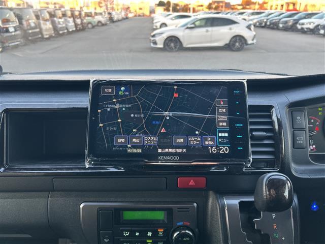 ハイエースバン スーパーGL ダークプライムII 禁煙車/4WD/ワンオーナー/社外ナビ/全方位カメラ/フルセグTV/両側イージークローザー/レーンキープアシスト/衝突軽減ブレーキ/コーナーセンサー/社外フロアマット/ETC/ドライブレコーダー(4枚目)
