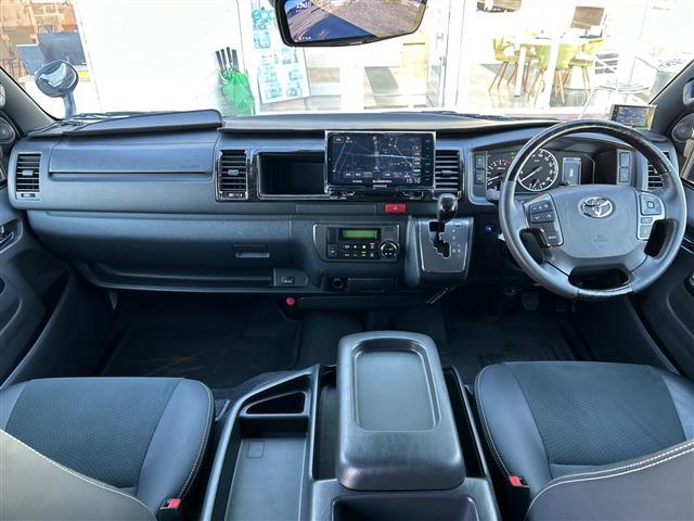 ハイエースバン スーパーGL ダークプライムII 禁煙車/4WD/ワンオーナー/社外ナビ/全方位カメラ/フルセグTV/両側イージークローザー/レーンキープアシスト/衝突軽減ブレーキ/コーナーセンサー/社外フロアマット/ETC/ドライブレコーダー(5枚目)