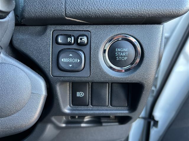 ハイエースバン スーパーGL ダークプライムII 禁煙車/4WD/ワンオーナー/社外ナビ/全方位カメラ/フルセグTV/両側イージークローザー/レーンキープアシスト/衝突軽減ブレーキ/コーナーセンサー/社外フロアマット/ETC/ドライブレコーダー(12枚目)