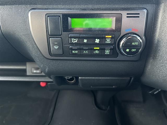 ハイエースバン スーパーGL ダークプライムII 禁煙車/4WD/ワンオーナー/社外ナビ/全方位カメラ/フルセグTV/両側イージークローザー/レーンキープアシスト/衝突軽減ブレーキ/コーナーセンサー/社外フロアマット/ETC/ドライブレコーダー(13枚目)