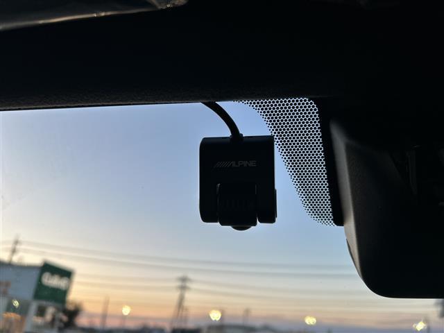 ハイエースバン スーパーGL ダークプライムII 禁煙車/4WD/ワンオーナー/社外ナビ/全方位カメラ/フルセグTV/両側イージークローザー/レーンキープアシスト/衝突軽減ブレーキ/コーナーセンサー/社外フロアマット/ETC/ドライブレコーダー(18枚目)