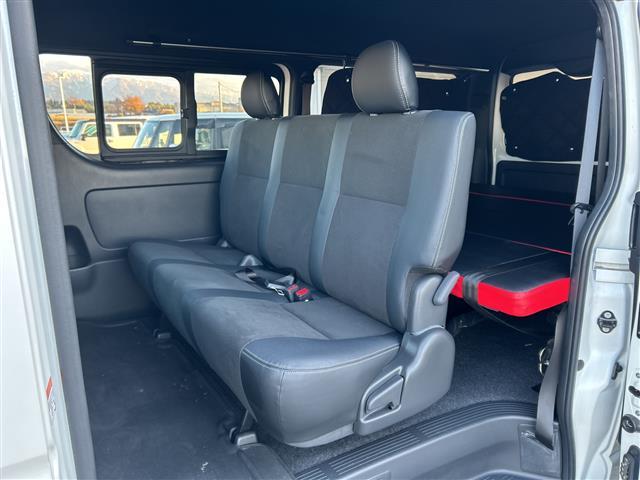 ハイエースバン スーパーGL ダークプライムII 禁煙車/4WD/ワンオーナー/社外ナビ/全方位カメラ/フルセグTV/両側イージークローザー/レーンキープアシスト/衝突軽減ブレーキ/コーナーセンサー/社外フロアマット/ETC/ドライブレコーダー(25枚目)
