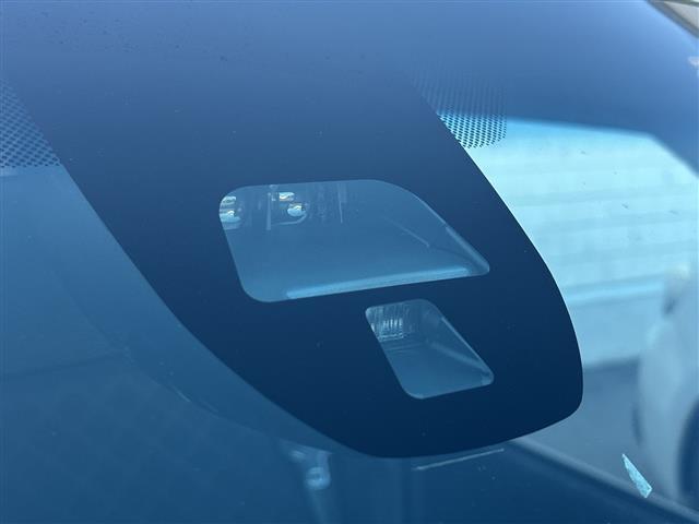 Ｎ－ＯＮＥ プレミアム　禁煙車　純正ナビ　衝突被害軽減システム　ＢＳＭ　バックカメラ　フォグランプ　プッシュスタート　スマートキー　純正フロアマット　純正アルミホイール　ベンチシート　ドアバイザー　Ｂｌｕｅｔｏｏｔｈ　ＤＶＤ（2枚目）