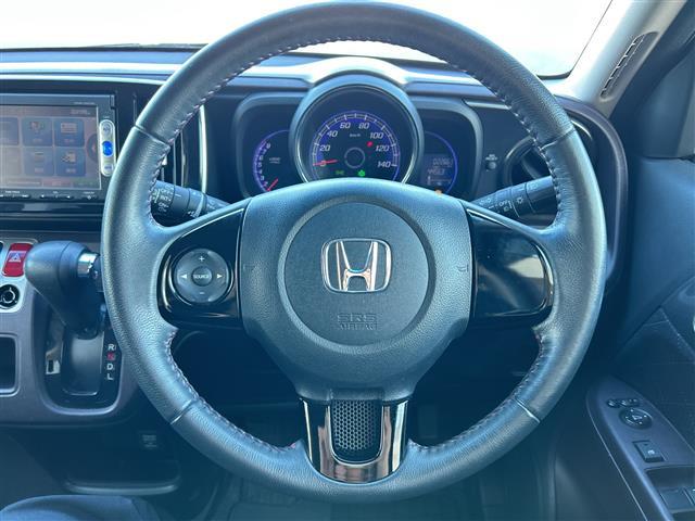 Ｎ－ＯＮＥ プレミアム　禁煙車　純正ナビ　衝突被害軽減システム　ＢＳＭ　バックカメラ　フォグランプ　プッシュスタート　スマートキー　純正フロアマット　純正アルミホイール　ベンチシート　ドアバイザー　Ｂｌｕｅｔｏｏｔｈ　ＤＶＤ（6枚目）