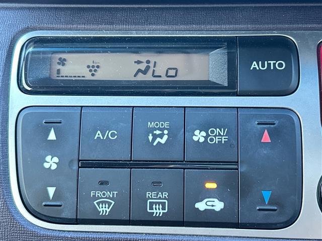 Ｎ－ＯＮＥ プレミアム　禁煙車　純正ナビ　衝突被害軽減システム　ＢＳＭ　バックカメラ　フォグランプ　プッシュスタート　スマートキー　純正フロアマット　純正アルミホイール　ベンチシート　ドアバイザー　Ｂｌｕｅｔｏｏｔｈ　ＤＶＤ（10枚目）