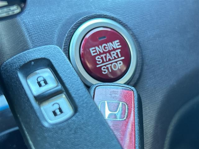 Ｎ－ＯＮＥ プレミアム　禁煙車　純正ナビ　衝突被害軽減システム　ＢＳＭ　バックカメラ　フォグランプ　プッシュスタート　スマートキー　純正フロアマット　純正アルミホイール　ベンチシート　ドアバイザー　Ｂｌｕｅｔｏｏｔｈ　ＤＶＤ（11枚目）