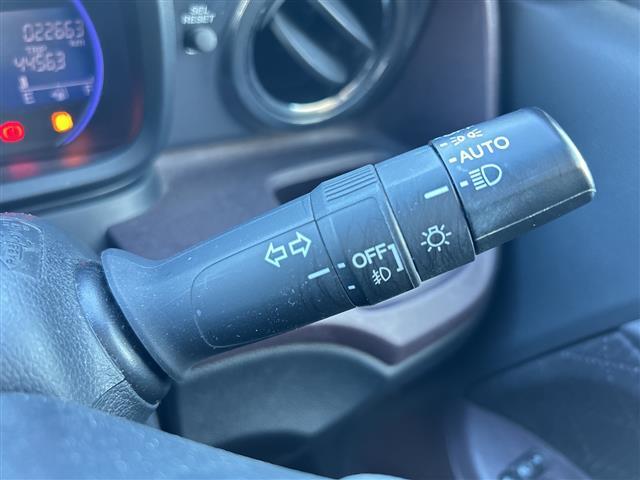 Ｎ－ＯＮＥ プレミアム　禁煙車　純正ナビ　衝突被害軽減システム　ＢＳＭ　バックカメラ　フォグランプ　プッシュスタート　スマートキー　純正フロアマット　純正アルミホイール　ベンチシート　ドアバイザー　Ｂｌｕｅｔｏｏｔｈ　ＤＶＤ（13枚目）