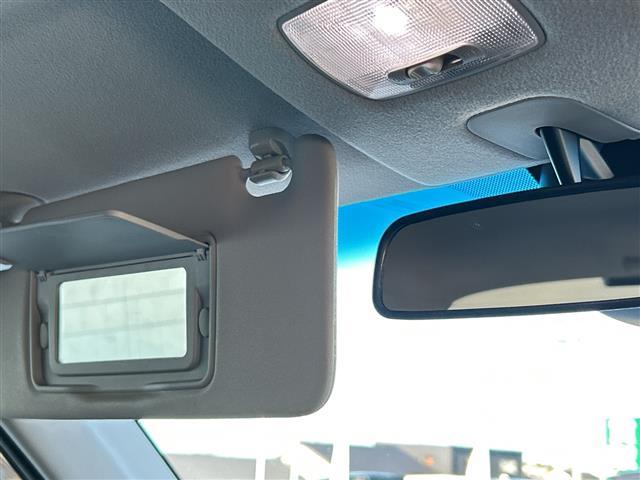 Ｎ－ＯＮＥ プレミアム　禁煙車　純正ナビ　衝突被害軽減システム　ＢＳＭ　バックカメラ　フォグランプ　プッシュスタート　スマートキー　純正フロアマット　純正アルミホイール　ベンチシート　ドアバイザー　Ｂｌｕｅｔｏｏｔｈ　ＤＶＤ（16枚目）