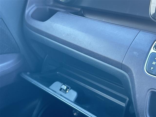 Ｎ－ＯＮＥ プレミアム　禁煙車　純正ナビ　衝突被害軽減システム　ＢＳＭ　バックカメラ　フォグランプ　プッシュスタート　スマートキー　純正フロアマット　純正アルミホイール　ベンチシート　ドアバイザー　Ｂｌｕｅｔｏｏｔｈ　ＤＶＤ（18枚目）