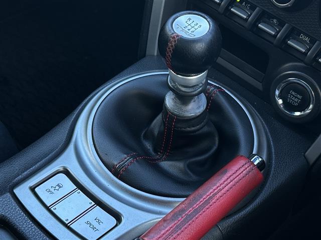 86 GT 禁煙車/社外SDナビ/バックカメラ/社外マフラー(TRD)/フルセグTV/純正17インチアルミホイール/純正フロアマット/プッシュスタート/ハロゲンヘッドライト/保証書・記録簿/取扱説明書(19枚目)