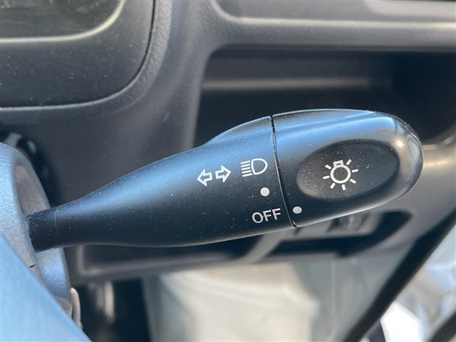 キャリイトラック KC 禁煙車/パートタイム4WD/ワンオーナー/ラジオ(FM・AM)/純正フロアマット/夏タイヤ積込(145.6PR.R12)/リモコンキー/ドアバイザー/ハロゲンヘッドライト/保証書・記録簿/取扱説明書(11枚目)