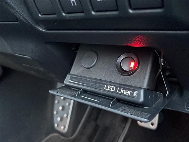 インプレッサスポーツ 2.0i-Sアイサイト 禁煙車 4WD TRDエアロ 純正ナビ アイサイト プッシュスタート スマートキー×2 デイライト ETC MTモード付(パドルシフト有) LEDヘッドライト 純正フロアマット 純正アルミホイール(20枚目)