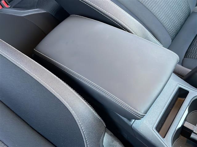 インプレッサスポーツ 2.0i-Sアイサイト 禁煙車 4WD TRDエアロ 純正ナビ アイサイト プッシュスタート スマートキー×2 デイライト ETC MTモード付(パドルシフト有) LEDヘッドライト 純正フロアマット 純正アルミホイール(25枚目)