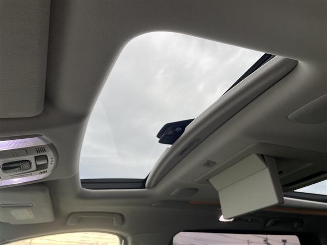 アルファード 240S タイプゴールド 純正HDDナビ・フルセグTV・USB・Bluetooth・前後サンルーフ・フリップダウンモニター・クルーズコントロール・両側パワースライドドア・バックカメラ・ハーフレザーシート・純正マット・スペアキー(4枚目)