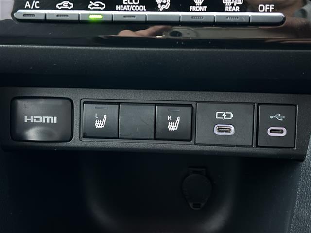 ヤリスクロス ハイブリッドＺ　純正ディスプレイオーディオ　ナビ機能　フルセグＴＶ　全周囲カメラ　ビルトインＥＴＣ　ハーフレザーシート　パワーシート　シートヒーター　ステアリングヒーター　ステアリングリモコン　ＬＥＤヘッドライト（11枚目）