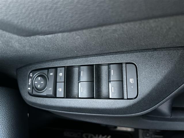 ヤリスクロス ハイブリッドＺ　純正ディスプレイオーディオ　ナビ機能　フルセグＴＶ　全周囲カメラ　ビルトインＥＴＣ　ハーフレザーシート　パワーシート　シートヒーター　ステアリングヒーター　ステアリングリモコン　ＬＥＤヘッドライト（15枚目）