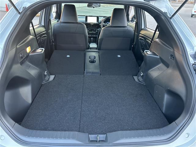 ヤリスクロス ハイブリッドＺ　純正ディスプレイオーディオ　ナビ機能　フルセグＴＶ　全周囲カメラ　ビルトインＥＴＣ　ハーフレザーシート　パワーシート　シートヒーター　ステアリングヒーター　ステアリングリモコン　ＬＥＤヘッドライト（27枚目）