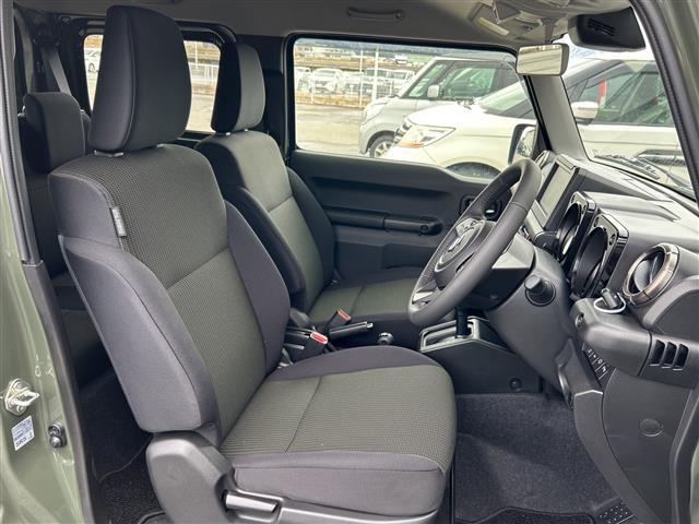 ジムニー XC クルーズコントロール 前席シートヒーター LEDヘッドライト フォグランプ ヘッドライトウォッシャー レーンキープアシスト 純正ア16インチルミホイール スマートキー オートライト 純正フロアマット(19枚目)