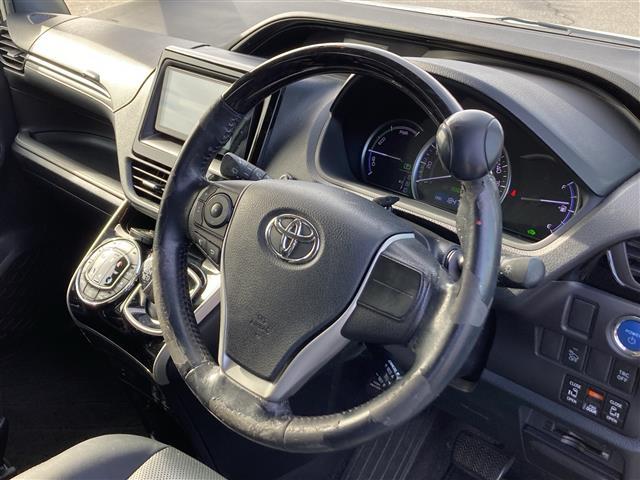 エスクァイア ハイブリッドGi 社外7インチナビ 両側パワースライドドア 後席モニター 置くだけ充電 レーダークルーズコントロール バックカメラ シートヒーター ビルトインETC 純正15インチアルミホイール LEDヘッドライト(6枚目)