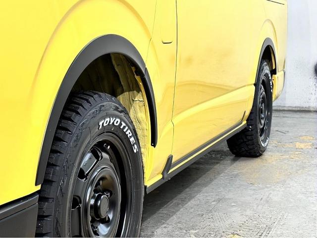 ロングスーパーＧＬ　特設カラーイエロー　１６ｉｎｃｈアルミホイール　タイヤ　ＲｅＣｌａｓｓｉｃフェイスチェンジ　前後バンパー塗装　オーバーフェンダー　テールランプ　Ｐａｎａｓｏｎｉｃストラーダナビ　ＥＴＣ　ベッドキット(8枚目)