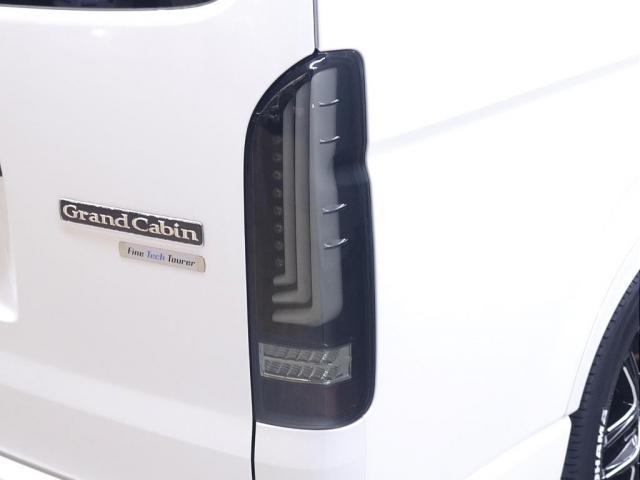 ハイエースワゴン グランドキャビン ファインテックツアラー 新車 ファインテックツアラー パールホワイト 寒冷地仕様 デジタルインナーミラー パノラミックビューモニター リアサイドプライバシーガラス右側スライド式(24枚目)