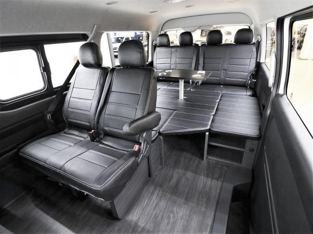 ハイエースワゴン ＧＬ　新車　Ｒｅｌａｘｉｎｇ内装架装　寒冷地仕様　デジタルインナーミラー　パノラミックビューモニター　片側自動スライドドア（ガラス固定）　ＬＥＤヘッドランプ　ＢＩＧ－Ｘ　後席モニター　センターテーブル（10枚目）