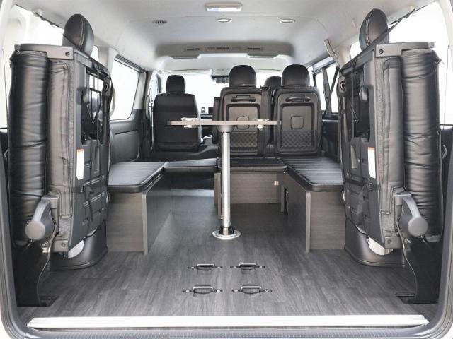 ハイエースワゴン ＧＬ　新車　Ｒｅｌａｘｉｎｇ内装架装　寒冷地仕様　デジタルインナーミラー　パノラミックビューモニター　片側自動スライドドア（ガラス固定）　ＬＥＤヘッドランプ　ＢＩＧ－Ｘ　後席モニター　センターテーブル（14枚目）
