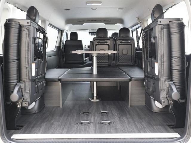 ハイエースワゴン ＧＬ　新車　Ｒｅｌａｘｉｎｇ内装架装　寒冷地仕様　デジタルインナーミラー　パノラミックビューモニター　片側自動スライドドア（ガラス固定）　ＬＥＤヘッドランプ　ＢＩＧ－Ｘ　後席モニター　センターテーブル（15枚目）