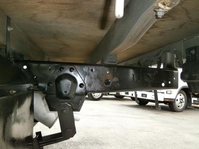 アトラストラック ２ｔ標準ショート平ボデー　全低床　水平チェーン　ロープ穴３対（24枚目）