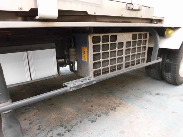 エルフトラック ２ｔ　標準　セミロング　冷凍車（5枚目）