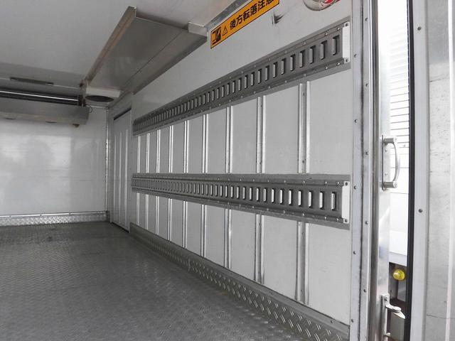 エルフトラック ２ｔ　標準　セミロング　冷凍車（14枚目）