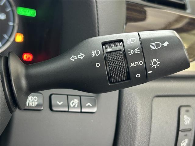 ＧＳ ＧＳ３００ｈ　Ｆスポーツ　純正ナビ（ＡＭ／ＦＭ／ＣＤ／ＴＶ／ＢＴ）／フルセグＴＶ／セーフティセンス／レーンキープアシスト／バックカメラ／プッシュスタート／革巻きステアリング／ステアリングヒーター／パドルシフト／レザーシート（10枚目）