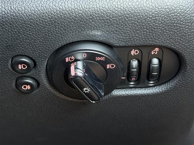 MINI クーパー ワンオーナー/純正ナビ/AM/FM/BT/USB/ETC/バックカメラ/インテリジェントセーフティ/前後ドライブレコーダー/コーナーセンサー/レザーシート/シートヒーター/スマートキー(18枚目)