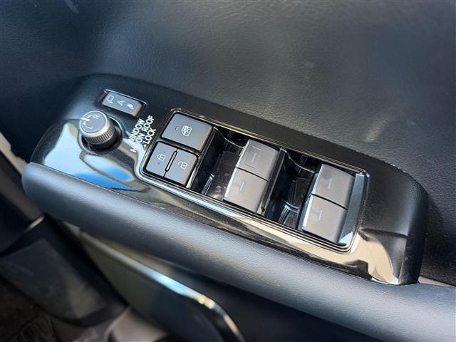 アルファード ２．５Ｓ　Ｃパッケージ　ワンオーナー／純正ナビ／ＢＴ／ＡＭ／ＦＭ／バックカメラ／フルセグＴＶ／ＥＴＣ／サンルーフ／両側パワースライドドア／衝突軽減ブレーキ／レーダークルーズコントロール／前後コーナーセンサー（19枚目）