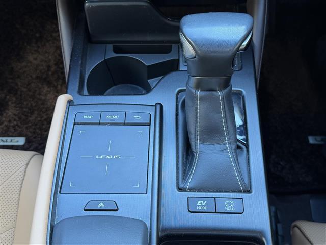 ES ES300h バージョンL サンルーフ/12.3インチナビ/CD/DVD/BT/SD/USB/AUX/フルセグTV/ETC2.0/全周囲カメラ/衝突軽減ブレーキ/レーダークルーズコントロール/スペアキー2本/ドラレコ/レーダー(18枚目)