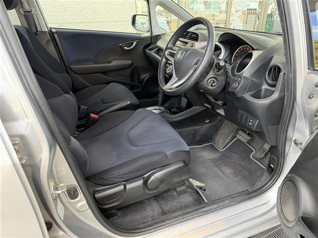 フィット G オーディオ/リモコンキー/ETC/フロアマット/ドアバイザー(23枚目)