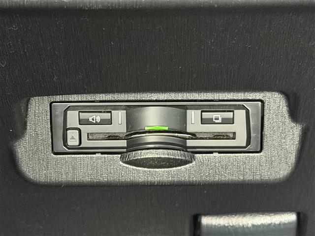 プリウスアルファ Sツーリングセレクション 社外ナビEX009V/CD/DVD/BT/SD/フルセグTV/バックカメラ/ETC/前後ドライブレコーダー/社外レーダー/LEDヘッドライト/オートライト/フォグランプ/純正ドアバイザー/フロアマット(4枚目)