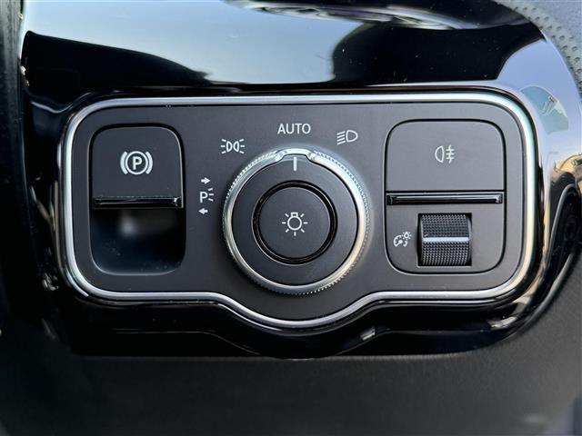 CLAクラス シューティングブレーク CLA200d シューティングブレーク 純正ナビ/BT/USB/フルセグTV/全周囲カメラ/ETC2.0/衝突軽減ブレーキ/レーダークルーズコントロール/前後コーナーセンサー/前後ドライブレコーダー/ハーフレザーシート/純正フロアマット(18枚目)