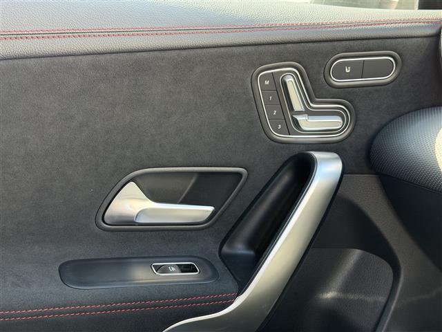 CLAクラス シューティングブレーク CLA200d シューティングブレーク 純正ナビ/BT/USB/フルセグTV/全周囲カメラ/ETC2.0/衝突軽減ブレーキ/レーダークルーズコントロール/前後コーナーセンサー/前後ドライブレコーダー/ハーフレザーシート/純正フロアマット(19枚目)