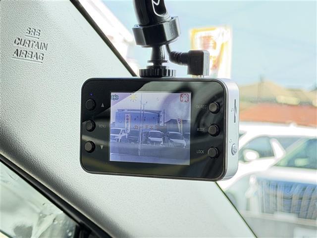 プリウス S 17インチ社外ホイール(HRS)/ナビ/NSCP-W64/CD/DVD/BT/SD/ワンセグTV/バックカメラ/ETC/前方ドライブレコーダー/オートライト/スマートキー/電動格納ミラー(2枚目)