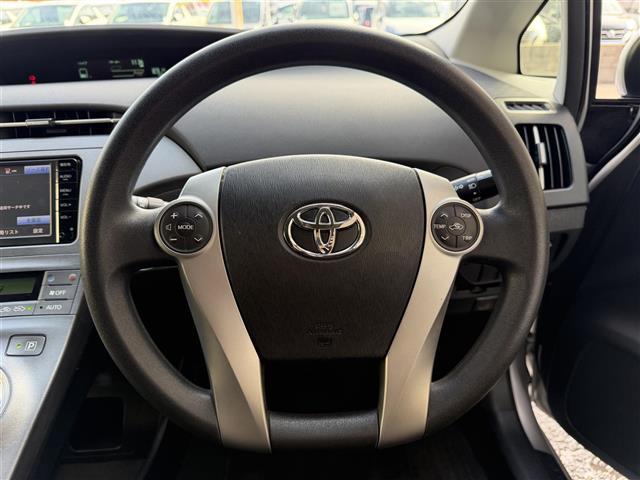 プリウス S 17インチ社外ホイール(HRS)/ナビ/NSCP-W64/CD/DVD/BT/SD/ワンセグTV/バックカメラ/ETC/前方ドライブレコーダー/オートライト/スマートキー/電動格納ミラー(7枚目)