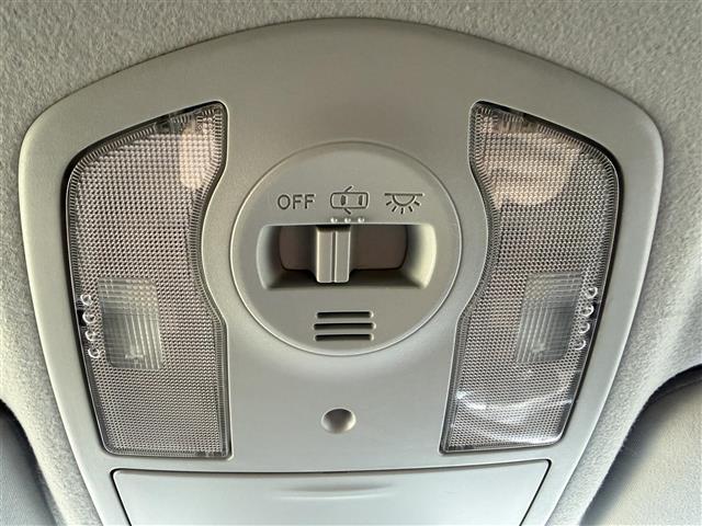 プリウス S 17インチ社外ホイール(HRS)/ナビ/NSCP-W64/CD/DVD/BT/SD/ワンセグTV/バックカメラ/ETC/前方ドライブレコーダー/オートライト/スマートキー/電動格納ミラー(17枚目)