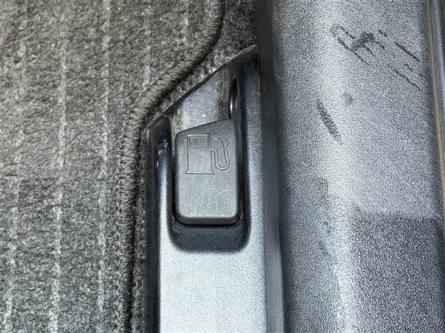 プリウス S 17インチ社外ホイール(HRS)/ナビ/NSCP-W64/CD/DVD/BT/SD/ワンセグTV/バックカメラ/ETC/前方ドライブレコーダー/オートライト/スマートキー/電動格納ミラー(20枚目)