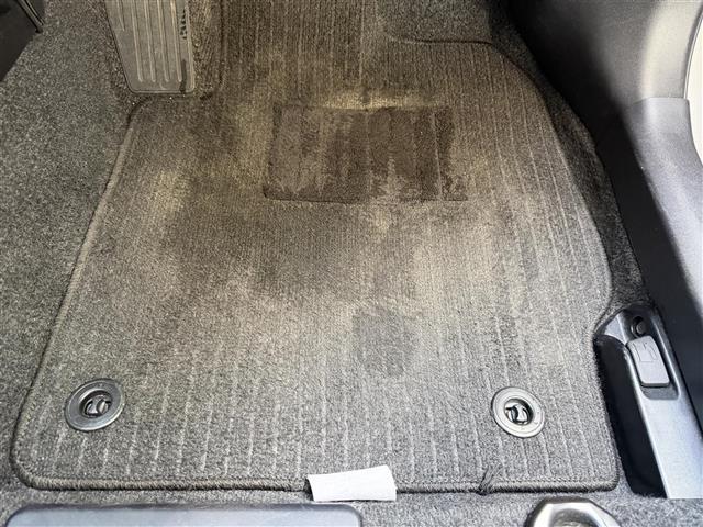 プリウス S 17インチ社外ホイール(HRS)/ナビ/NSCP-W64/CD/DVD/BT/SD/ワンセグTV/バックカメラ/ETC/前方ドライブレコーダー/オートライト/スマートキー/電動格納ミラー(21枚目)