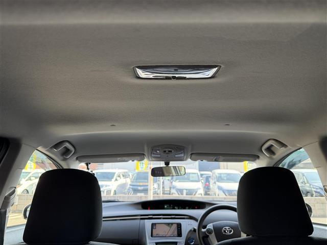 プリウス S 17インチ社外ホイール(HRS)/ナビ/NSCP-W64/CD/DVD/BT/SD/ワンセグTV/バックカメラ/ETC/前方ドライブレコーダー/オートライト/スマートキー/電動格納ミラー(22枚目)