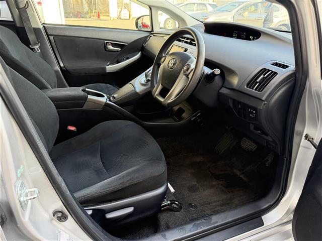 プリウス S 17インチ社外ホイール(HRS)/ナビ/NSCP-W64/CD/DVD/BT/SD/ワンセグTV/バックカメラ/ETC/前方ドライブレコーダー/オートライト/スマートキー/電動格納ミラー(24枚目)