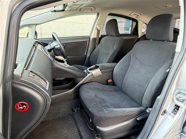 プリウス S 17インチ社外ホイール(HRS)/ナビ/NSCP-W64/CD/DVD/BT/SD/ワンセグTV/バックカメラ/ETC/前方ドライブレコーダー/オートライト/スマートキー/電動格納ミラー(25枚目)