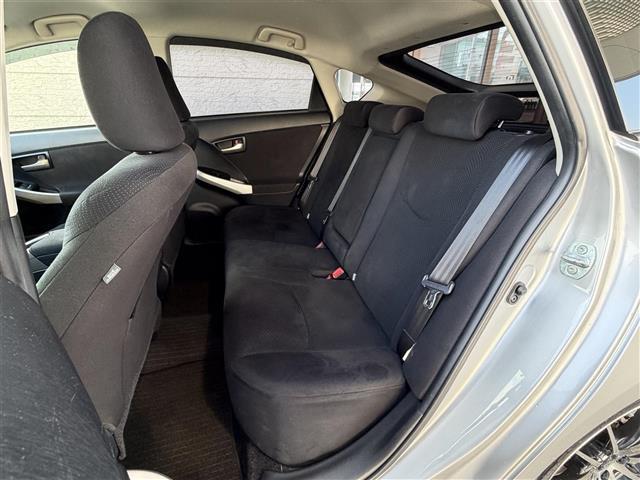 プリウス S 17インチ社外ホイール(HRS)/ナビ/NSCP-W64/CD/DVD/BT/SD/ワンセグTV/バックカメラ/ETC/前方ドライブレコーダー/オートライト/スマートキー/電動格納ミラー(28枚目)