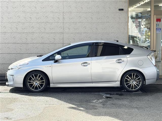 プリウス S 17インチ社外ホイール(HRS)/ナビ/NSCP-W64/CD/DVD/BT/SD/ワンセグTV/バックカメラ/ETC/前方ドライブレコーダー/オートライト/スマートキー/電動格納ミラー(31枚目)